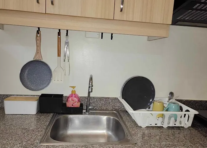 Simply Cozy 1 Bedroom Condotel Near Airport *