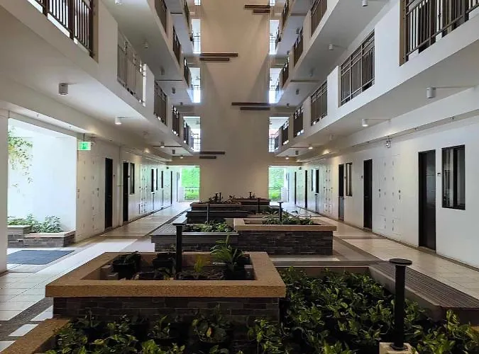 Simply Cozy 1 Bedroom Condotel Near Airport *